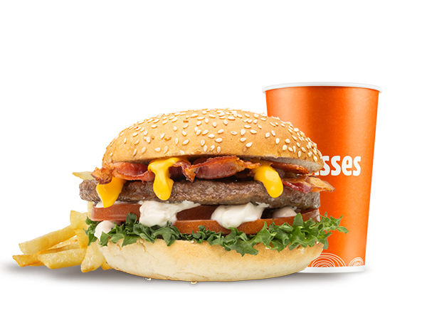 Hamburgare med varmost, bacon, sourcream & oniondressing, tomat och sallad.